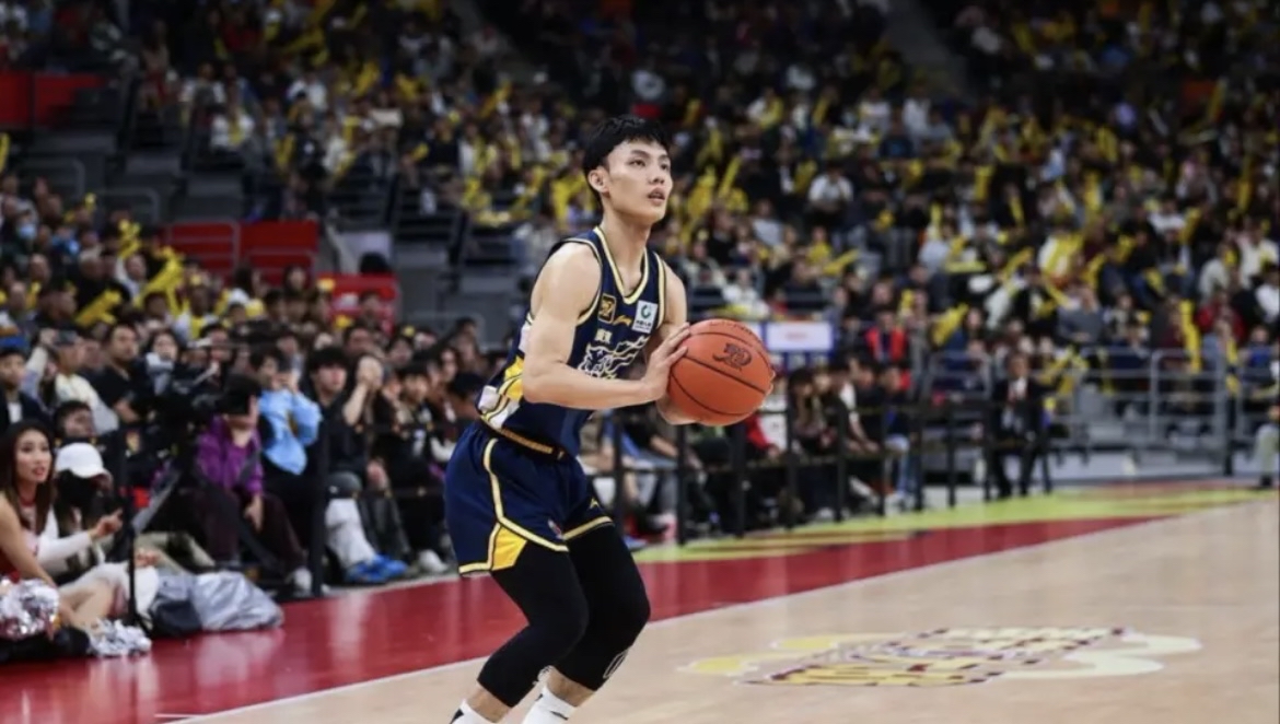 开云登录入口 -关于广州队发布备战花絮，今夜单刀错失，德甲任务艰巨，赛季目标并未改变的信息