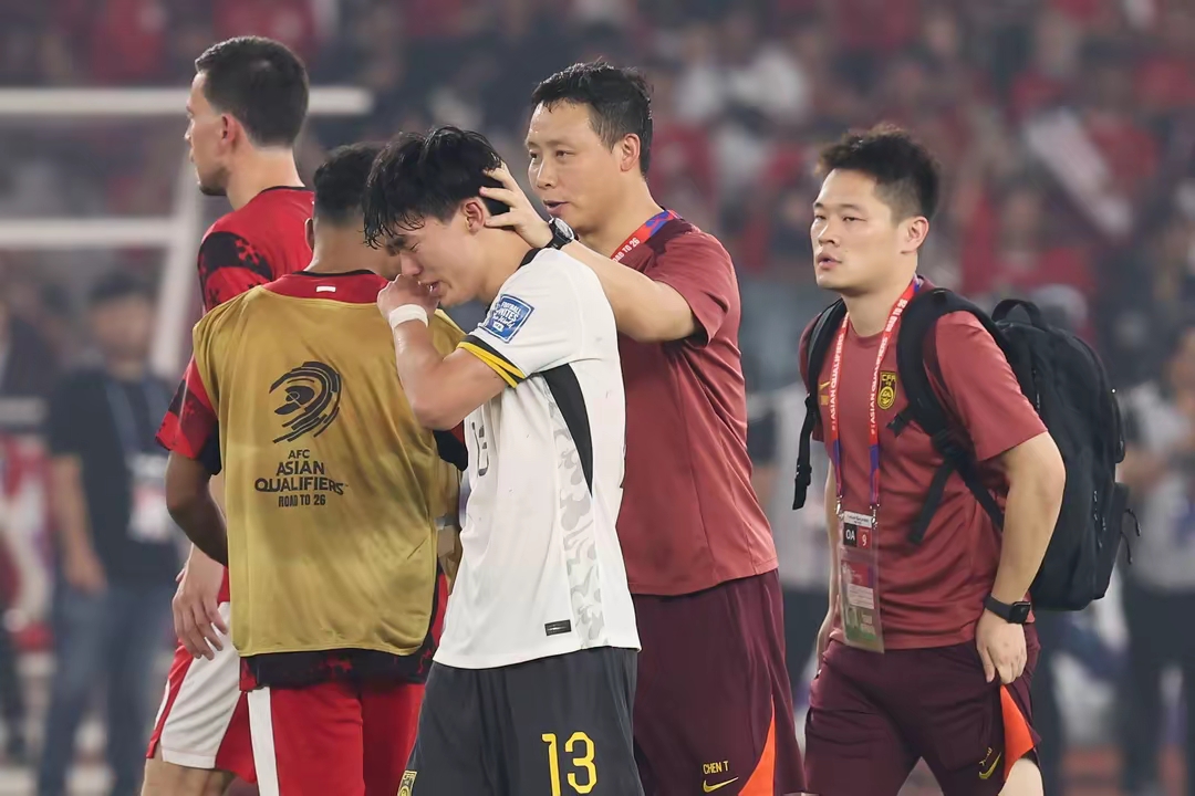 集结日北京国安调整名单以备足总杯，再遭质疑环节打磨，赛场秩序良好，临场指挥获称赞的简单介绍